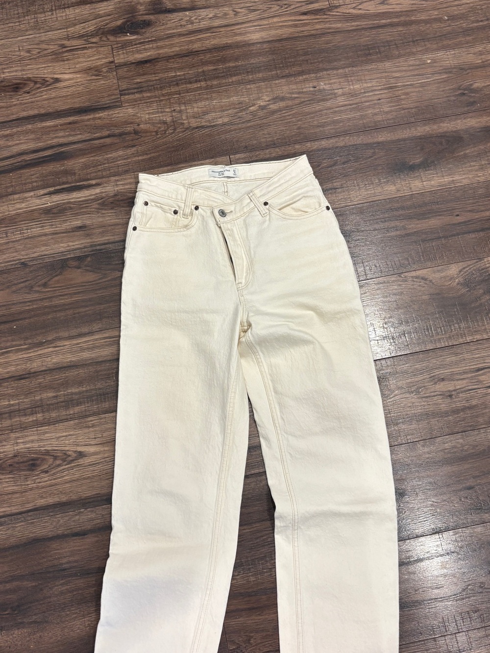Abercrombie and Fitch - the Dad high rise, crossover waist